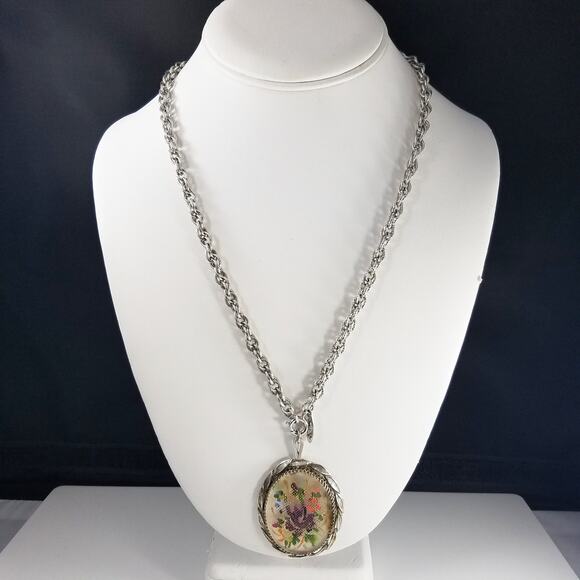 Whiting & Davis Floral Pendant Necklace, Silver Tone, Textured Glass, Vintage - Picture 4 of 10